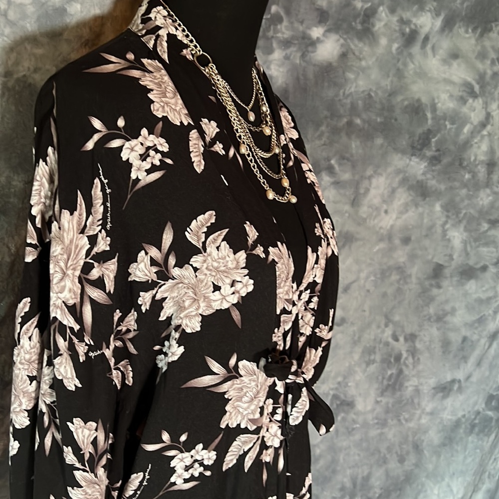 Spiritual Gangster Maya Floral Print Kimono, black and white, sz. OS - Picture 9 of 16